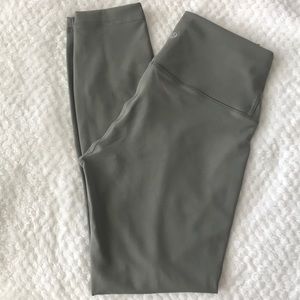 Lululemon Wunder Train Legging 25” (Grey Sage)